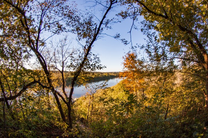 This Easy Fall Hike In Iowa Is Under 2 Miles And You'll Love Every Step You Take