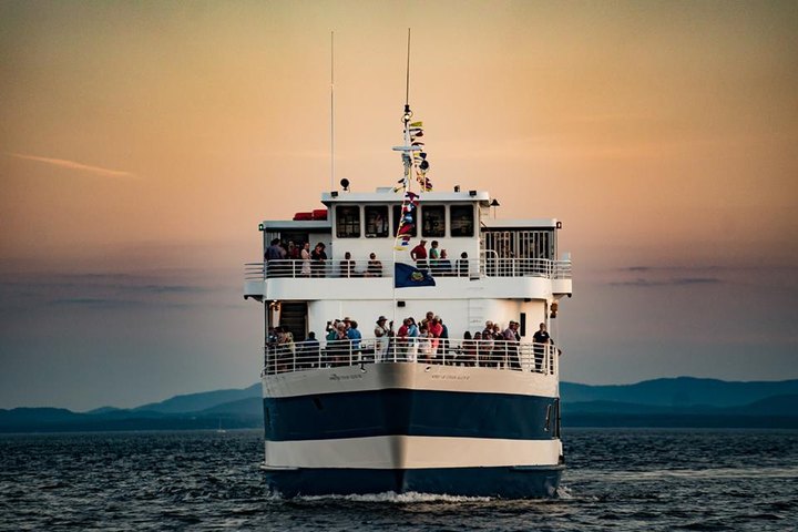 Take Leaf Peeping To A Whole New Level On This Vermont Fall Foliage Cruise