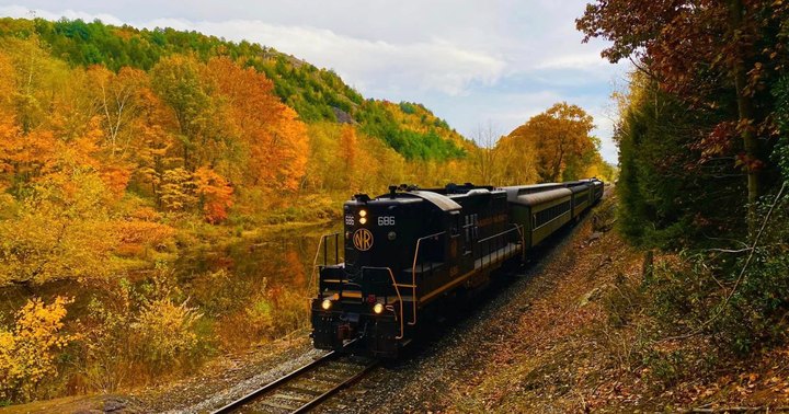 The Spectacular Fall Foliage Train Ride In Connecticut You Don't Want To Miss