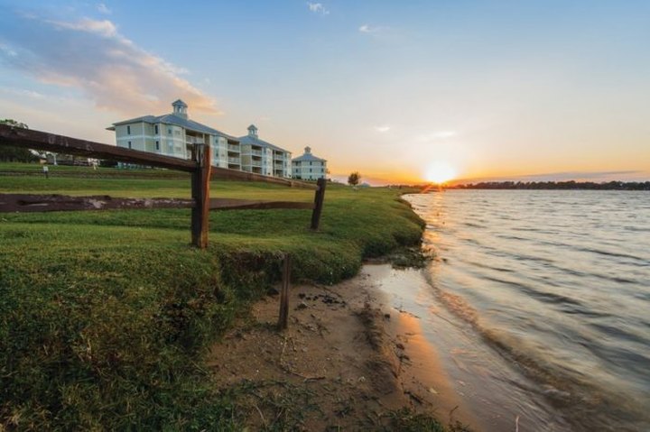 Everyone In Texas Should Stay At This Fantastic Lakeside Retreat At Least Once