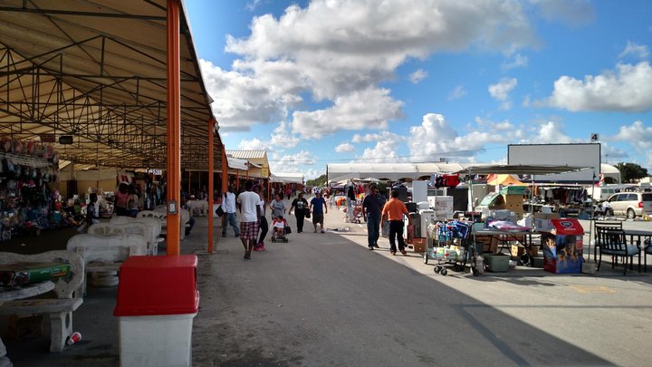 You Could Spend Hours At This Giant Outdoor Marketplace In Florida