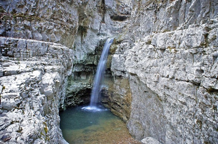 Most People Will Never See This Wondrous Waterfall Hiding In Alabama