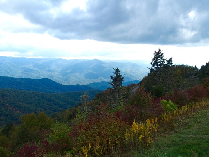 The Breathtaking Overlook In North Carolina That Lets You See For Miles And Miles