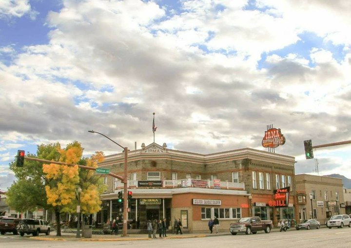 This Humble Wyoming Hotel Was Once The Most Famous In The World