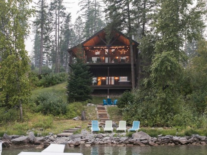 Book A Relaxing Getaway At These 7 Montana Cabins Before Autumn Ends