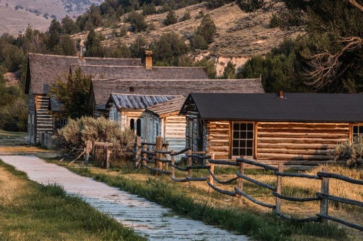 The Montana Ghost Town That's Perfect For An Autumn Day Trip