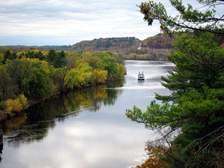 This Easy Fall Hike In Wisconsin Is Under 2 Miles And You'll Love Every Step You Take