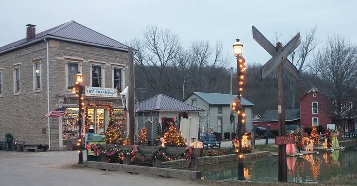 The Old Fashioned Christmas Walk Near Cincinnati You'll Want To Experience This Season