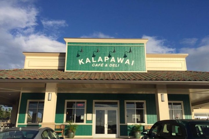 The Charming Little Cafe In Hawaii That Serves Up The Most Mouthwatering Food