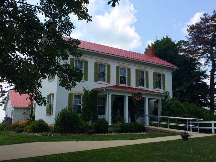 This Must-Try Farmhouse Restaurant Is Hiding In A Charming Ohio Town