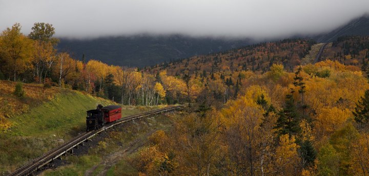 This Mountain Top Miniature Train Ride Through New Hampshire Will Absolutely Delight You