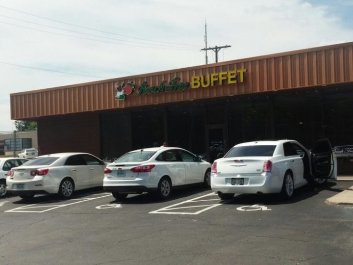 This All-You-Can-Eat Southern Food Buffet Hiding In Missouri Is Heaven On Earth