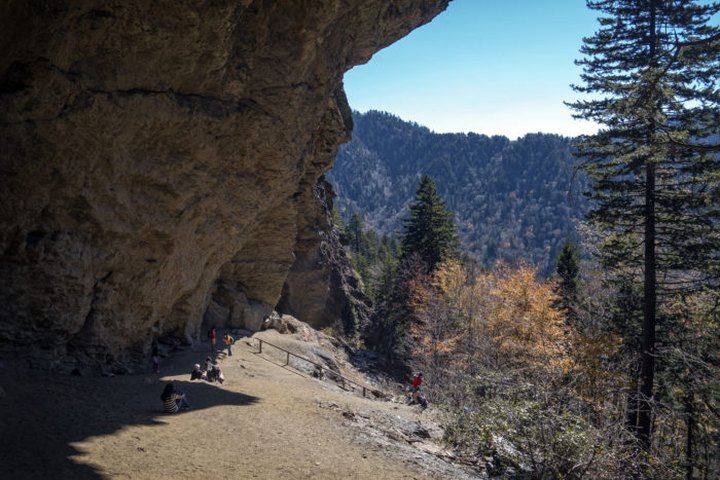 Hike To This Massive Cave In Tennessee For An Out-Of-This World Experience