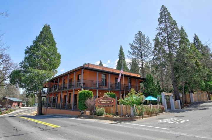 The Oldest Hotel In Northern California Is Also One Of The Most Haunted Places You’ll Ever Sleep