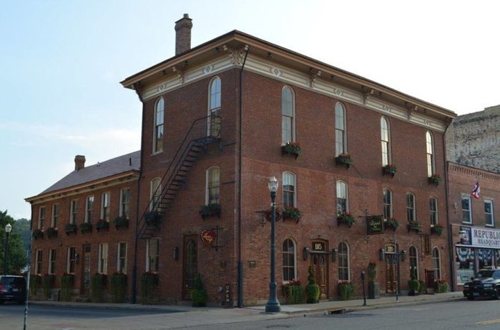 Ohio's Oldest Brick Building Is Hiding A Stunning Restaurant You Have To See To Believe