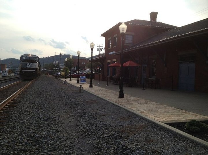 This Historic Pittsburgh Train Depot Is Now A Beautiful Restaurant Right On The Tracks