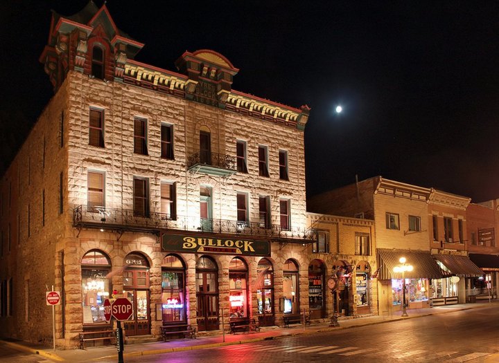 This Ghost Hunt In A Historic South Dakota Hotel Isn’t For The Faint Of Heart