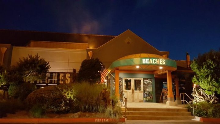 The Beach-Themed Restaurant In Washington Where It Feels Like Summer All Year Long