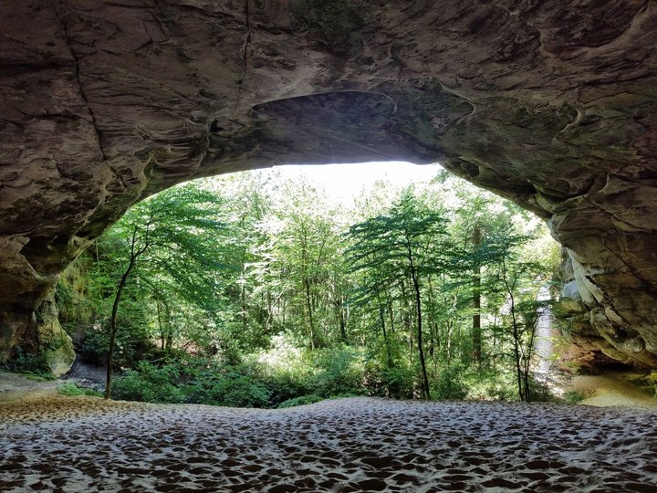 Hike To This Sandy Cave In Virginia For An Out-Of-This World Experience