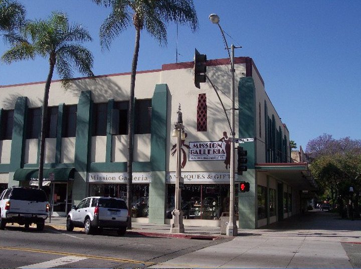 You’ll Find Hundreds Of Treasures At This 3-Story Antique Shop In Southern California
