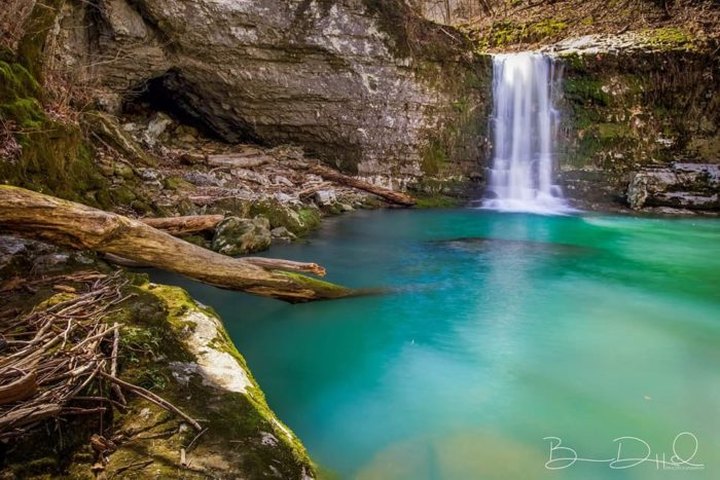 This Underrated Trail In Arkansas Leads To A Hidden Turquoise Waterfall