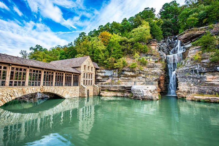 The Breathtaking Waterfall Restaurant In Missouri Where The View Is As Good As The Food