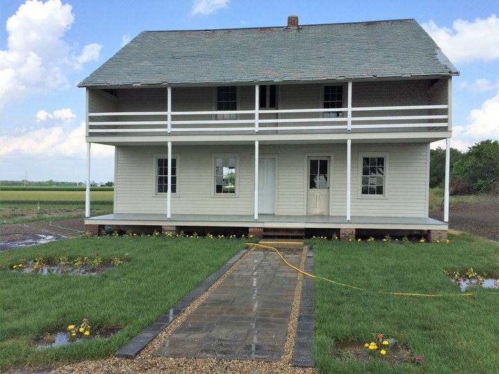 This Remote Living Heritage Museum Is Home To The Oldest Amish House In Illinois