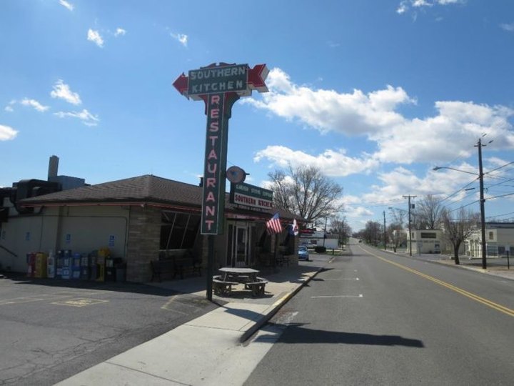 This Roadside Diner In Virginia Will Take Your Love Of Fried Chicken To A Whole New Level