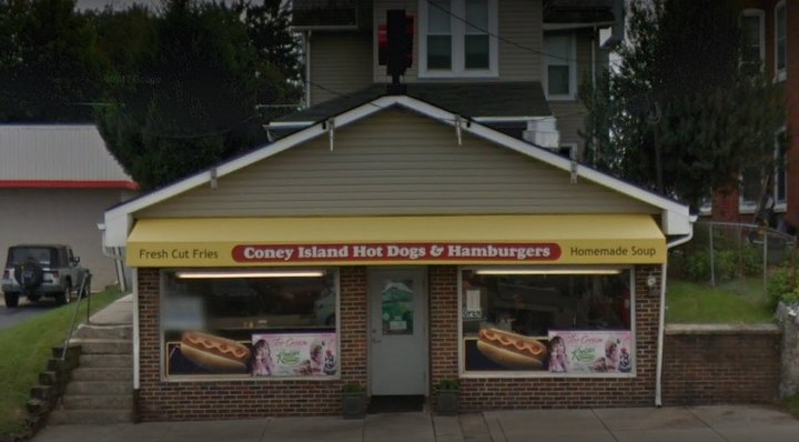 The Hot Dogs At This Pennsylvania Eatery Are Absolutely Overloaded With Tasty Toppings