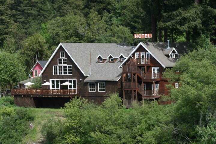 This 113-Year-Old Lodge In The Northern California Forest Is The Rustic Retreat You Need