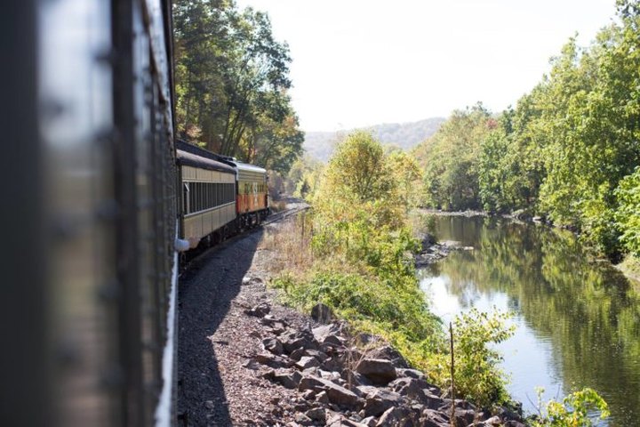 This 1 1/4-Hour Scenic Train Ride Showcases Everything We Love About Springtime In Connecticut