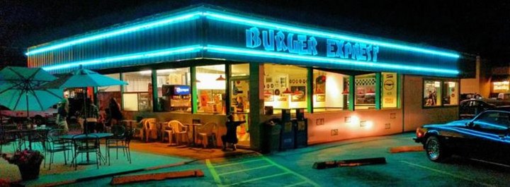 The Burgers And Shakes From This Middle-Of-Nowhere Idaho Drive-In Are Worth The Trip
