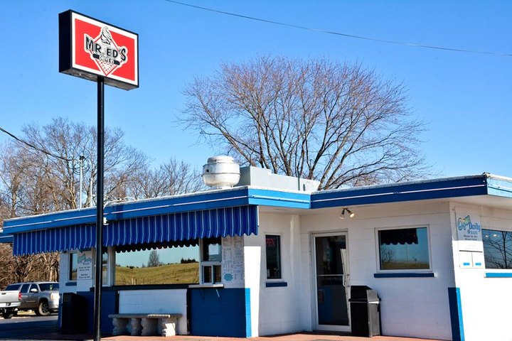 The Burgers And Shakes From This Middle-Of-Nowhere Missouri Drive-In Are Worth The Trip
