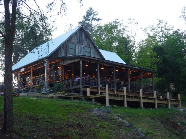 This Charming Tennessee Restaurant Is Steps Away From A Little-Known Waterfall