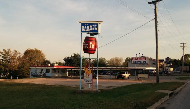 The Burgers And Shakes From This Middle-Of-Nowhere Iowa Drive-In Are Worth The Trip