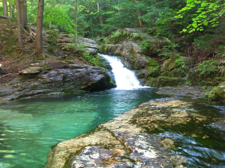 Hike To An Emerald Lagoon On This Easy Trail In Maine