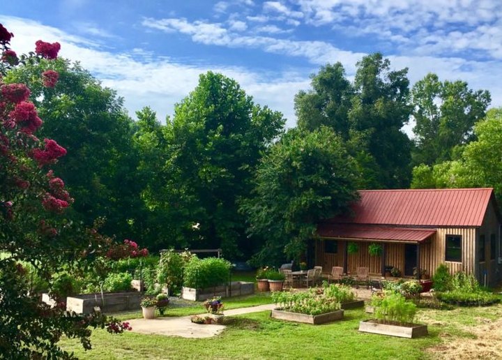 There's A Bed And Breakfast On This Flower Farm In Georgia And You'll Have The Most Enchanting Stay