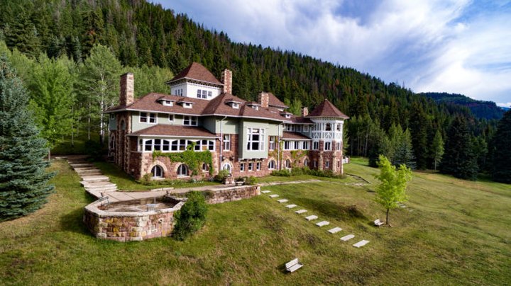 Spend The Night In This Majestic Colorado Castle For A Truly Unforgettable Experience