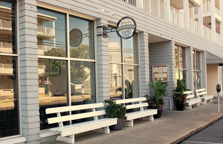 This Seaside Oyster Bar In Delaware Is The Perfect Summertime Destination