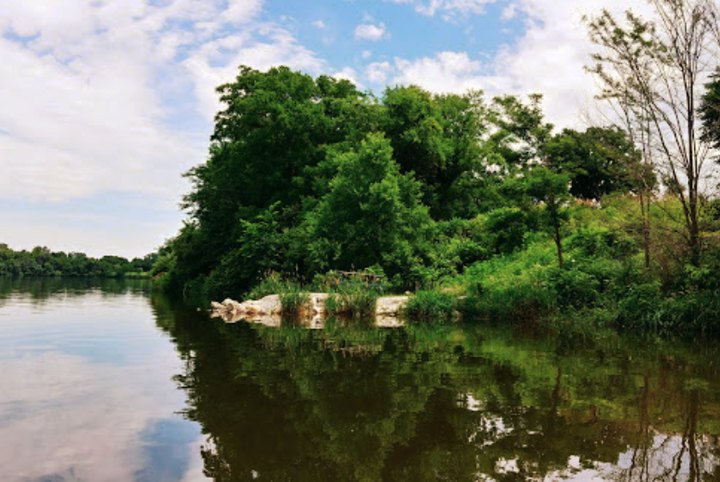 Iowa's Most Refreshing Hike Will Lead You Straight To A Beautiful Swimming Hole