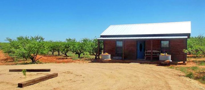 There's A Bed and Breakfast On This Peach Farm Near Austin And You Simply Have To Visit