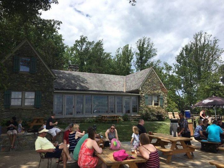 This Virginia Brewery Is Located On A 400-Acre Farm And The Views Are Unbelievable