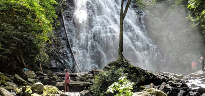 There’s An Emerald Waterfall Hiding In North Carolina That’s Too Beautiful For Words