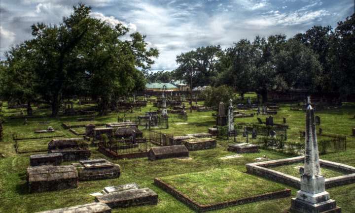 You Won't Want To Visit This Notorious Alabama Cemetery Alone Or After Dark
