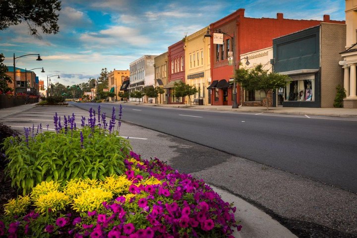 The One Lake Town In Alabama You Can't Afford To Pass Up This Summer