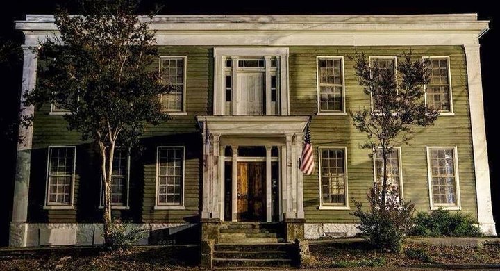 Spending The Night In The Most Haunted Hotel Near Austin Isn't For The Faint Of Heart
