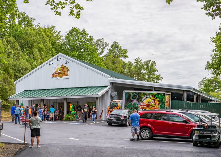 The Small Town Petting Zoo In Tennessee That's Worthy Of A Road Trip