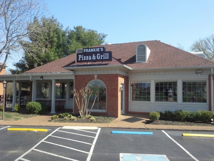 Enjoy Pizza On The Patio At This Mom And Pop Italian Restaurant In Tennessee
