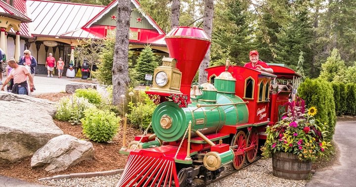 The Christmas Theme Park In New Hampshire Where You'll Have Loads Of Unforgettable Fun