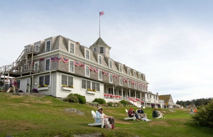 Make Your Summer Complete With A Stay At This Beautiful Beachfront Lodge In Maine